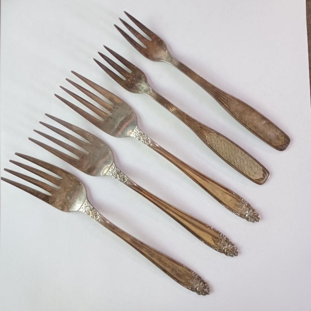 Vintage Assorted Silverplated Forks Set of 11 - Picture 3 of 8